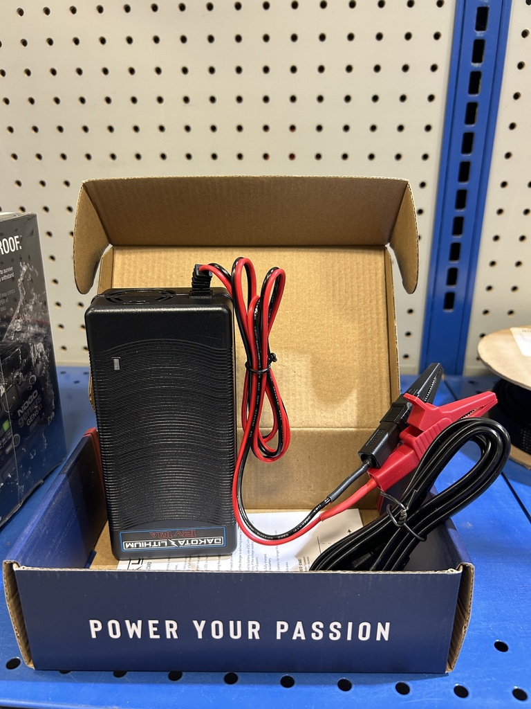 DAKOTADL12V10ACHARG 12V 10 Amp LiFePO4 Deep Cycle Battery Charger