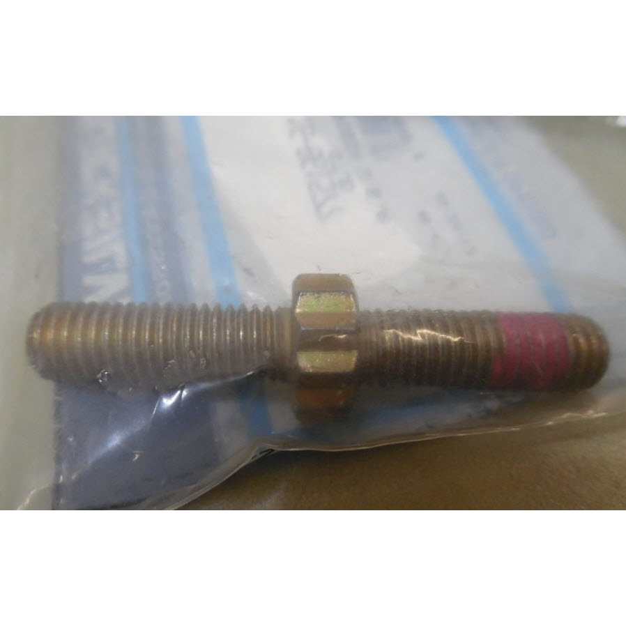 16-861577 - Stud 